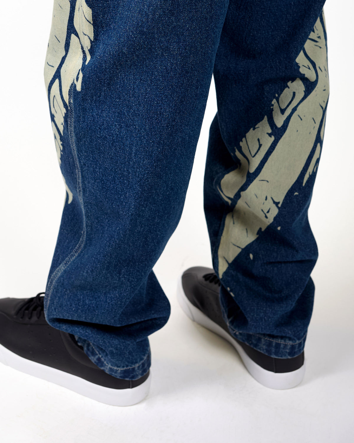 Gene's Jeans - Medium Wash Tire